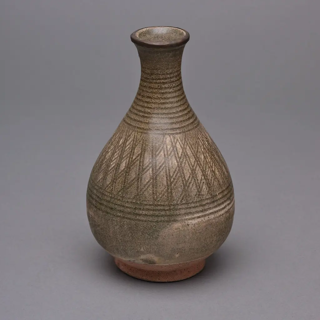 A Sawankhalok stoneware bottle, Image 1++